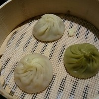 京鼎樓 HANARE店 - 三色小龍包