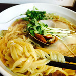 らぁめんこはく - 琥珀醤油麺(太麺)