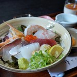ほり川母家 - 料理写真:海鮮丼（1800円）