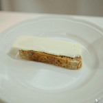 ペレグリーノ - 自家製全粒パンとピエモンテ州の発酵バターを添えたお摘み