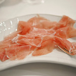 ペレグリーノ - 日本の岐阜の山奥で造られる、多田昌豊さんのごく繊細な味わいのプロシュート"ペルシュウ"