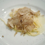 ペレグリーノ - パスタ　手打ちパスタ　タリオリーニ　アルバ産　白トリュフで覆い尽くして