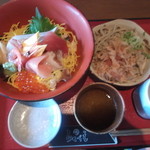 Rokubee - 海鮮丼は、おろし蕎麦とのセットにしてもらいました。