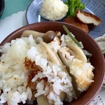 Gurimpaku - 団体用定食の一部、山菜釜飯と薩摩揚げ（≧∇≦）