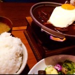 グリル デミ - タンシチューハンバーグ^ ^
                                熱々のシチューとハンバーグヽ(*´∀｀)ノライス大盛りで腹一杯だー❗️