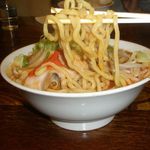 らーめんでぽっと - からし夜だけしょうゆ 麺