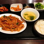 KOREAN DINING 長寿韓酒房 - デジ焼肉定食