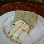 横浜うかい亭 - 紅茶のシフォンケーキ。