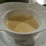 横浜うかい亭 - 栗のスープ。