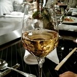 横浜うかい亭 - 有機葡萄ジュース（白）。