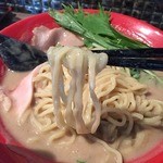 ダイナsoul 六甲道店 - 地鶏特濃ラーメン(790円)麺リフト