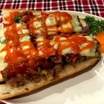 新創作バインミー！　牛肉とチーズのバインミー　650円　