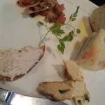 イタリアン 亀戸 Osteria Hana - 前菜3種とパンの盛り合わせ \540