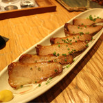 十番右京 - 豚トロスモーク炙り焼き