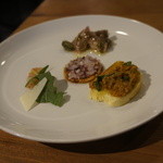 シチリア屋 - ＜前菜盛り合わせ＞　茄子のカポナータ　赤エビのマリネ　ウニのブルスケッタ　レモンのサラダ