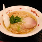 飯田商店 - 鶏油の効かせ方が秀逸な鶏清湯の黄金スープ