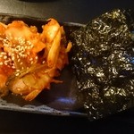俺流居酒屋　絆 - お通し(キムチと韓国のり)