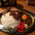 立川マシマシ ロイヤルスープ - マシライス豚マシ
      ご飯はちょいマシです
      ルゥの中のアブラが食感Up!抜群です