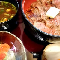 赤坂 津つ井 総本店 - 連れのビフテキ丼