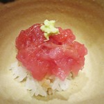 尾崎幸隆 - 鳥取県本鮪、脳天と背トロの間のトッサキの小丼
