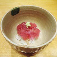 尾崎幸隆 - 鳥取県本鮪、脳天と背トロの間のトッサキの小丼
                