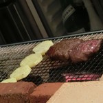 京松蘭はなれ - 炭火で焼いて下さいます。