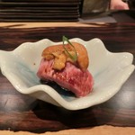 鹿児島県産ミスジの炙り寿司、雲丹が乗ってる♪