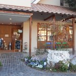 パティスリー かいと - リニューアルして可愛い外観