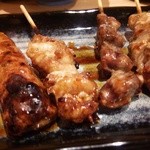 目利きの銀次 - 串焼き盛り合せ（鶏もも、鶏皮、砂肝、つくね）