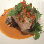 あこう鯛のうろこ焼き・鮑　甲殻類のソースで