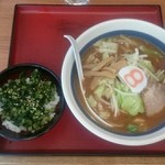 Hachiban Ramen - 野菜らーめん(味噌)   604円
                        菜めし丼   226円