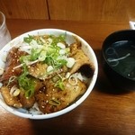 鉄板酒場 鐵一 - 豚丼648円