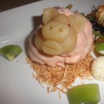 店名の豚がマーク。シュークリームです。