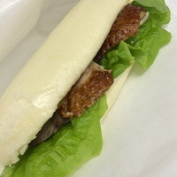 萬珍樓 本店 - 北京ダックのバーガー