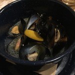 Azzurro520 - ムール貝の白ワイン蒸し