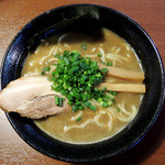 らーめん la.la.la. - 2015年10月23日(金)　ニボパイタン(ニボニボver.)並(777円)