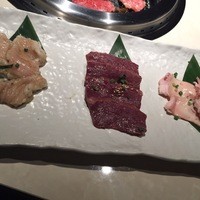 完全個室 牛の達人 private 新宿本店 - ホルモン盛り合わせ