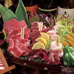 函館焼肉ホルモン市場 愛 - 愛の肉舟盛り