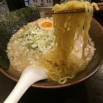 岩本屋 - らーめん(大盛り・背脂多め)+煮卵