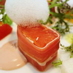 ビストロアム - 生ハムで包まれた富士トラウト　フランボワーズソース　季節のフルーツ