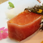 ビストロアム - 生ハムで包まれた富士トラウト　フランボワーズソース　季節のフルーツ