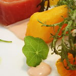 ビストロアム - 生ハムで包まれた富士トラウト　フランボワーズソース　季節のフルーツ