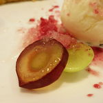 ビストロアム - 葡萄のローストとグラニテ　パンペルジュとクレームブリュレ　ヨーグルトのアイスクリーム