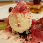 ビストロアム - 葡萄のローストとグラニテ　パンペルジュとクレームブリュレ　ヨーグルトのアイスクリーム