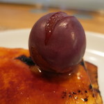 ビストロアム - 葡萄のローストとグラニテ　パンペルジュとクレームブリュレ　ヨーグルトのアイスクリーム