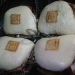 岩崎本舗 本店 - 角煮まんじゅう　蒸しあげ中