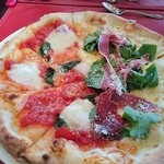 トラットリア ステッラ - マルゲリータとシェフの気まぐれピッツアのハーフアンドハーフ！