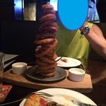 Yard House Waikiki - Waikiki Beach Walk - オニオンタワー