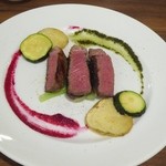 シャトン - 岩手県産牛ランプの低温ローストグリル仕立て　田村農園自然栽培の野菜と共に