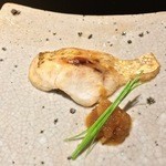 鮨 ます田 - （2014年3月）ノドグロの焼き物 「白身のトロ」と言われるノドグロにポン酢おろしをちょいと付けて頂きます！